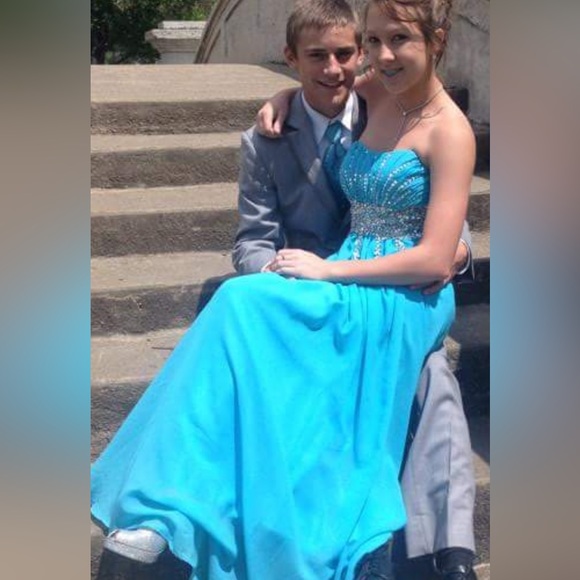 Prom dress - Picture 3 of 16